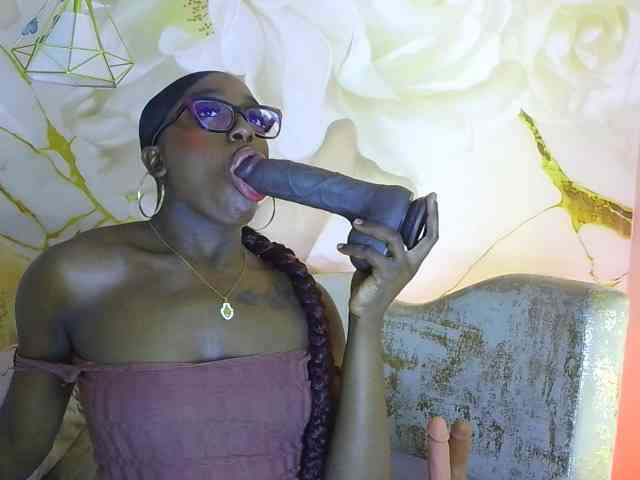 nylaroyale webcam