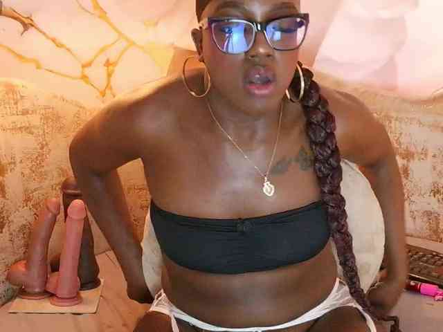 nylaroyale webcam