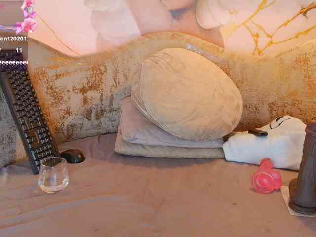 nylaroyale webcam