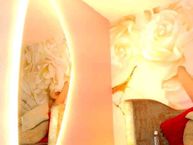 nylaroyale webcam