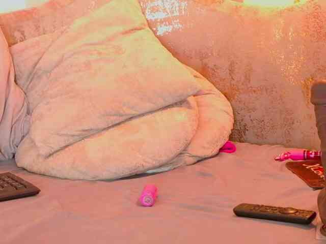 nylaroyale webcam