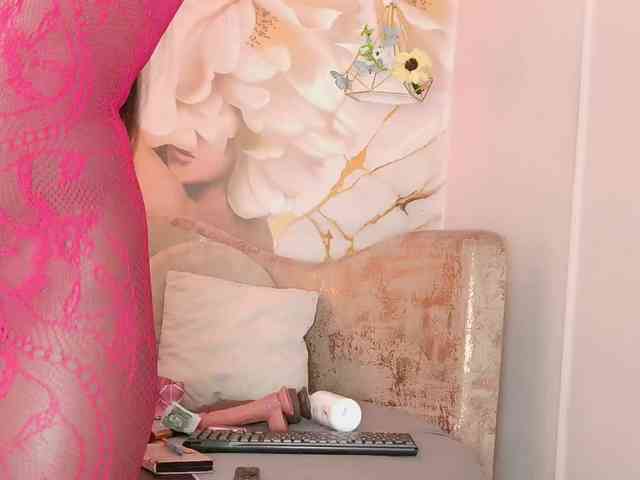 nylaroyale webcam