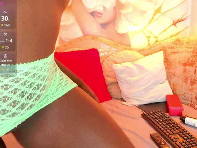 nylaroyale webcam