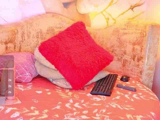 nylaroyale Live Webcam on BongaCams