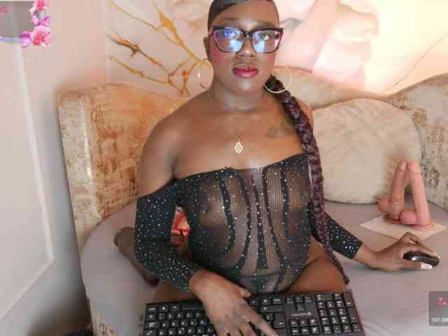 nylaroyale webcam