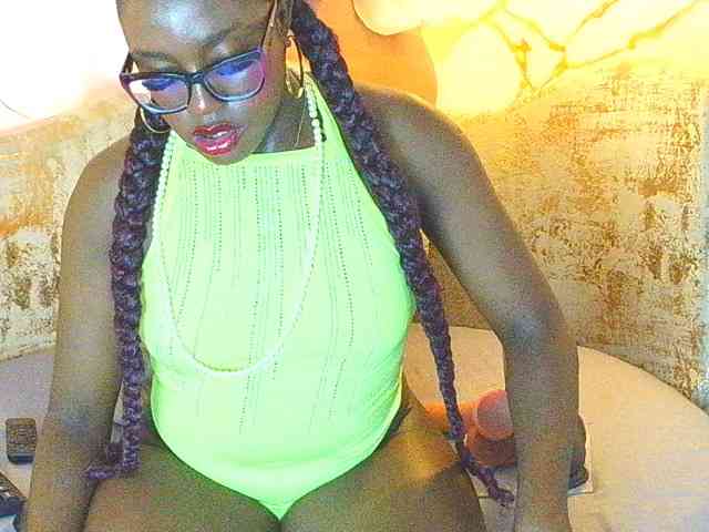 nylaroyale webcam