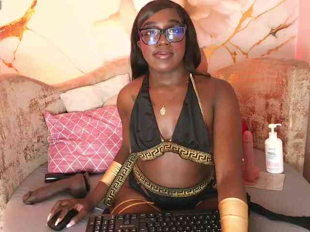 nylaroyale webcam