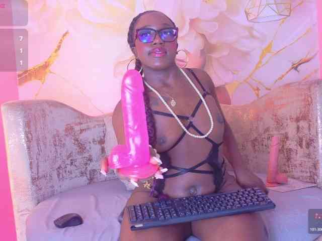 nylaroyale webcam