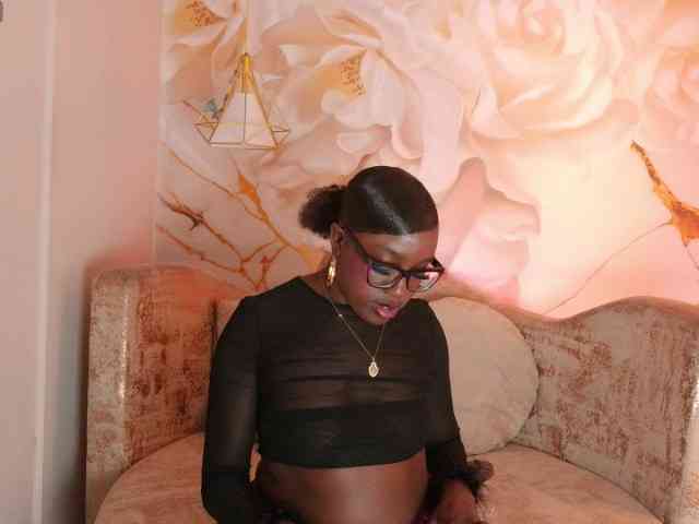 nylaroyale webcam