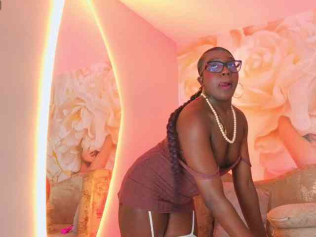 nylaroyale webcam