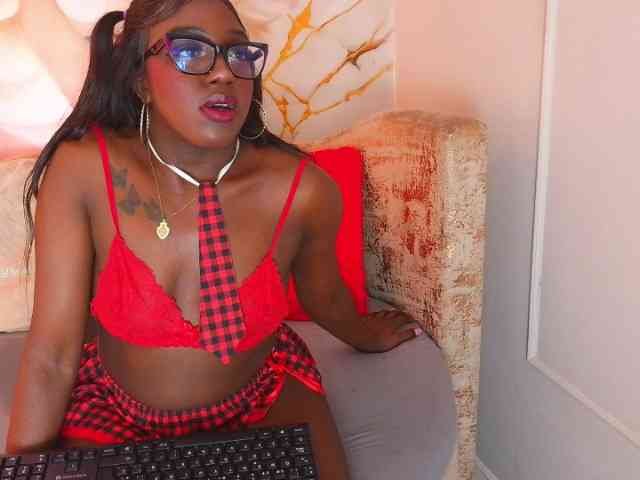 nylaroyale webcam