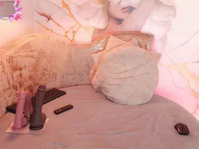 nylaroyale webcam
