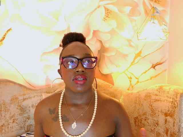 nylaroyale webcam