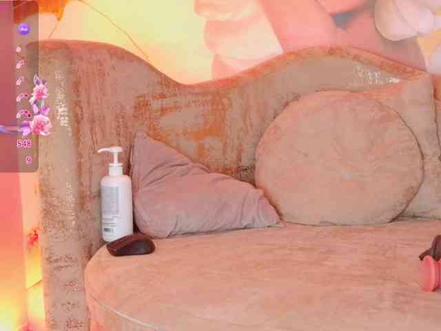 nylaroyale webcam