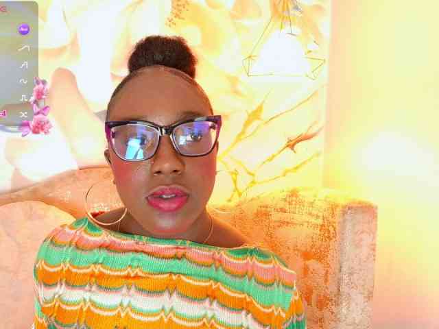nylaroyale webcam