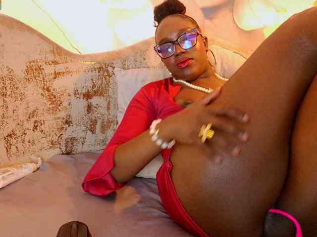 nylaroyale webcam