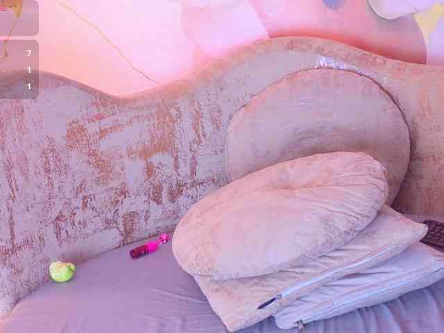 nylaroyale webcam