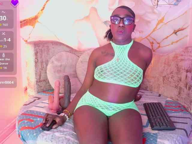 nylaroyale webcam