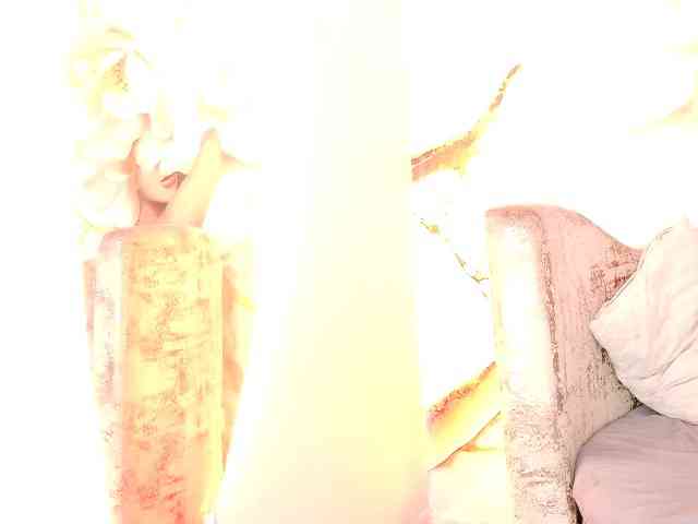 nylaroyale webcam