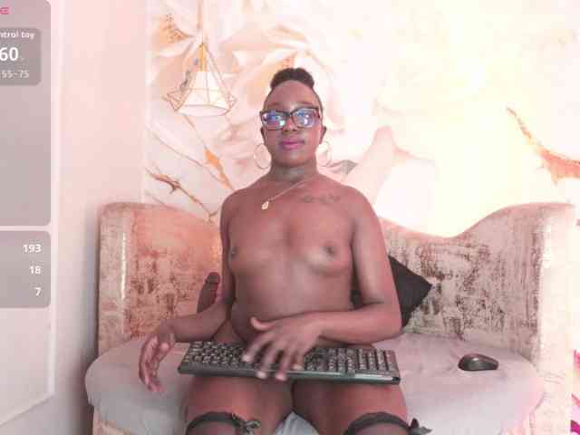 nylaroyale webcam