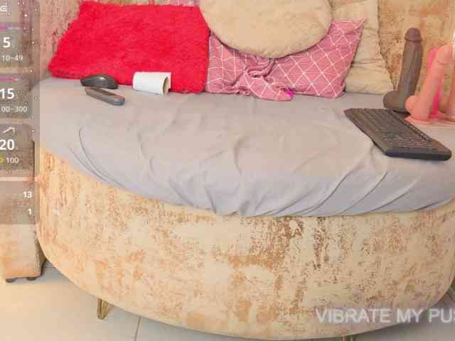 nylaroyale webcam