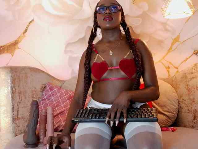 nylaroyale webcam