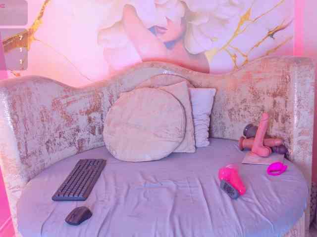 nylaroyale webcam