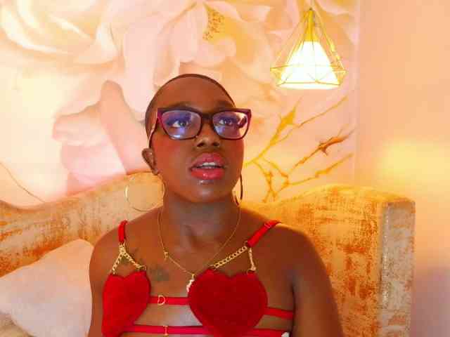 nylaroyale webcam
