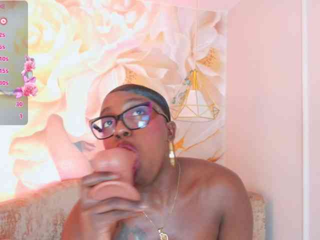 nylaroyale webcam