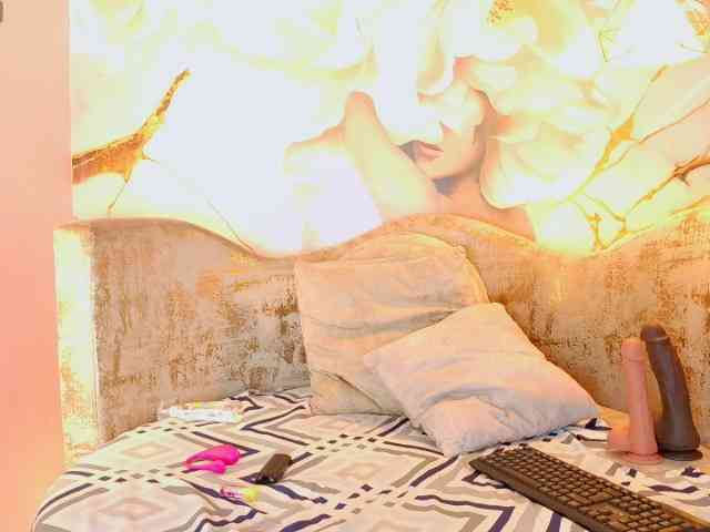 nylaroyale webcam