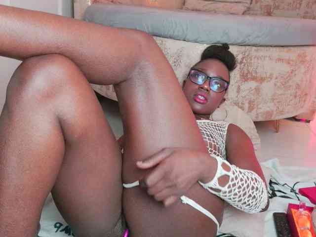 nylaroyale webcam