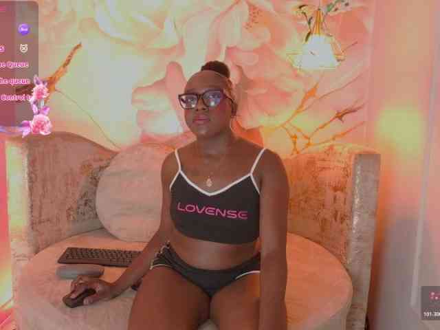 nylaroyale webcam