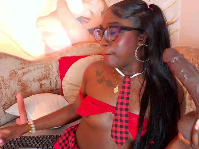 nylaroyale webcam