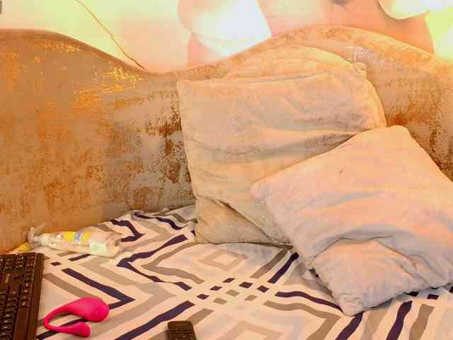 nylaroyale webcam