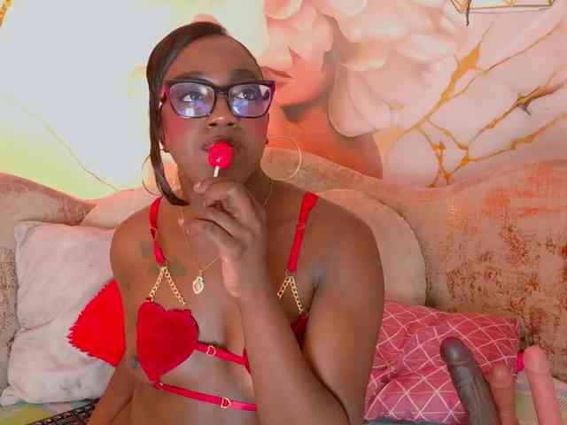 nylaroyale webcam