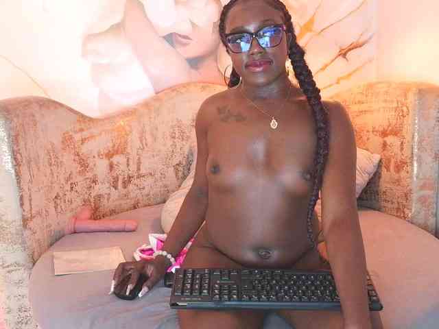 nylaroyale webcam