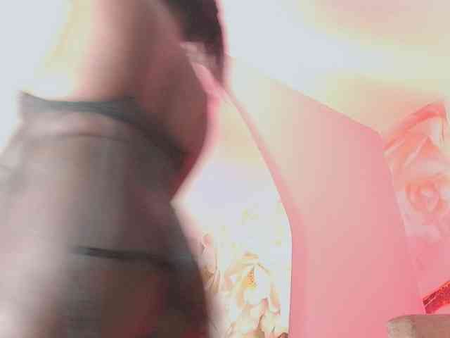 nylaroyale webcam