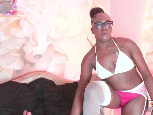 nylaroyale webcam