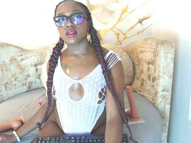 nylaroyale webcam