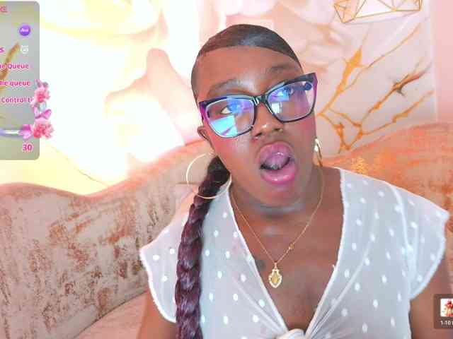nylaroyale webcam