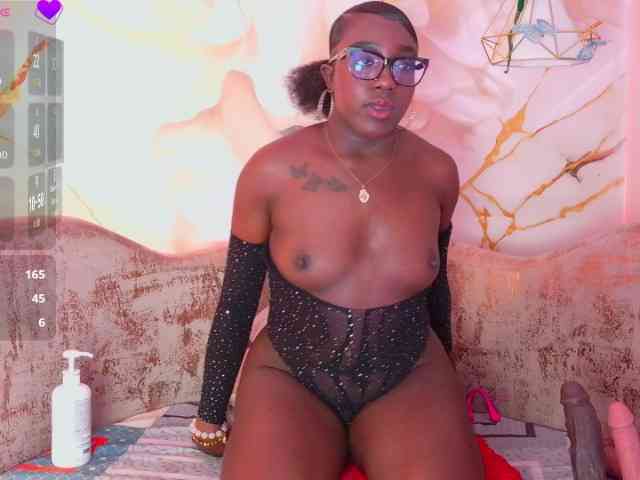 nylaroyale webcam