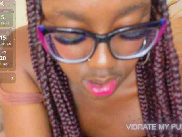 nylaroyale webcam