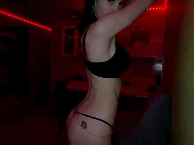 Naomii1 webcam
