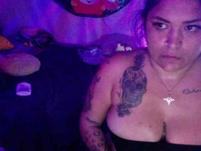 Model: Queenqenci