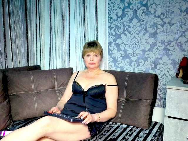 LoraMoon live cam on BongaCams