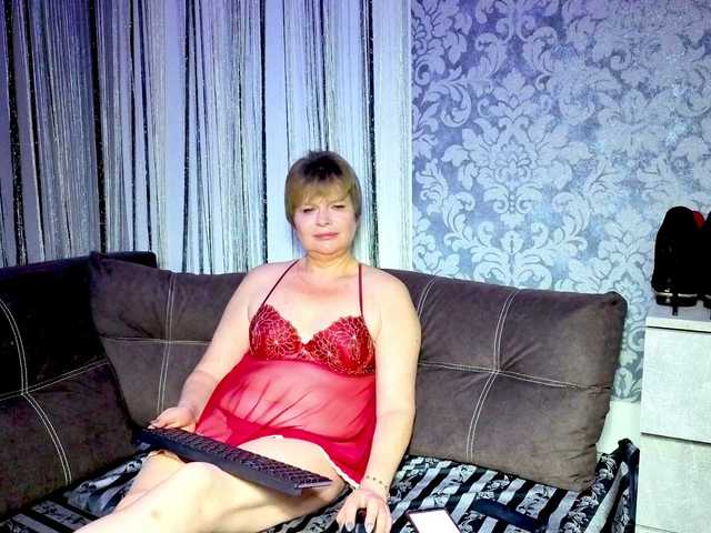 LoraMoon live cam