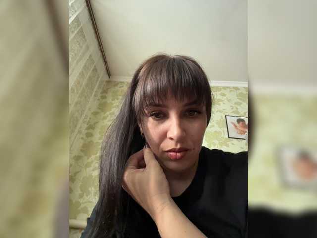 le modèle Margoshakiss189 est en webcam porno dans un show sur le site bongacams, il possède les tags suivants: White/Caucasian,Brunette,Shaved