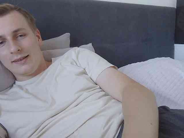 Myandy's cam show statistics and live stream