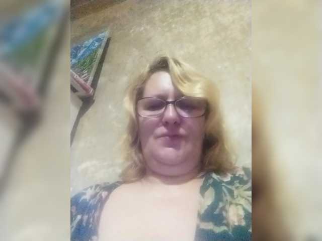 le modèle ForestLadyXL est en webcam porno dans un show sur le site bongacams, il possède les tags suivants: White/Caucasian,Blonde,Hairy