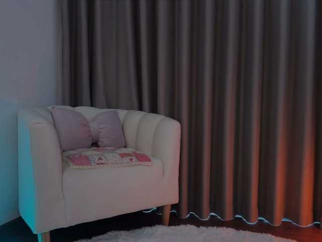Crystalnova live cam on BongaCams